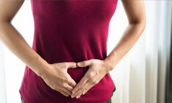 Alerta de saúde: Cólica intensa não é normal e diagnóstico precoce da endometriose é fundamental para as mulheres