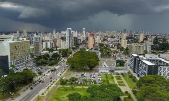 Alerta: Paraná registra dois tornados em dez dias e Defesa Civil reforça avisos de tempestades severas
