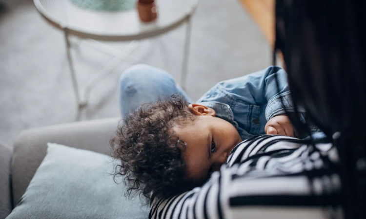 Amamentação Estimula Células de Defesa que Protegem Contra Câncer de Mama, Revela Estudo