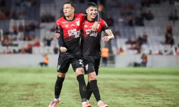 Athletico goleia o Foz em noite de estreias e pênaltis perdidos na Ligga Arena