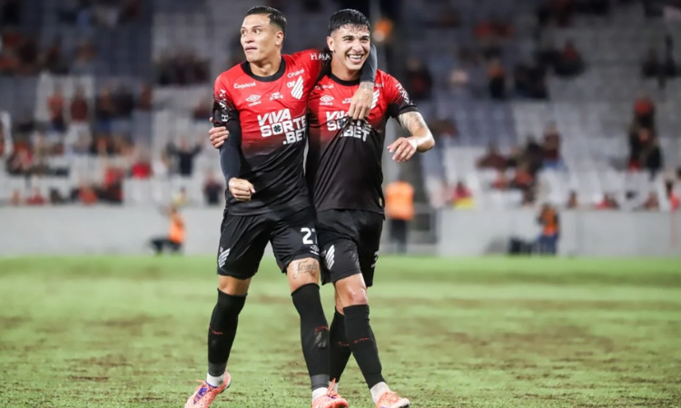 Athletico goleia o Foz em noite de estreias e pênaltis perdidos na Ligga Arena