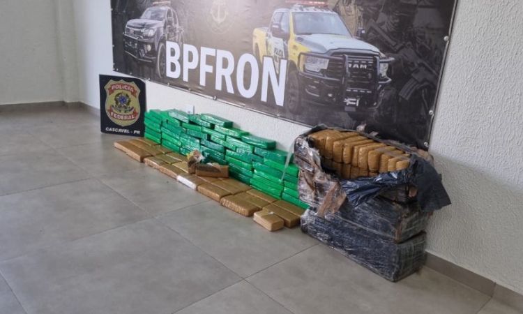 BPFron Tira de Circulação 100 kg de Maconha Escondidos em um Fiat Uno
