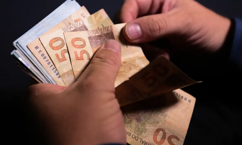 Caixa inicia pagamento do Bolsa Família de junho para NIS final 1; moradores de cidades em emergência no Paraná e mais 7 estados recebem hoje