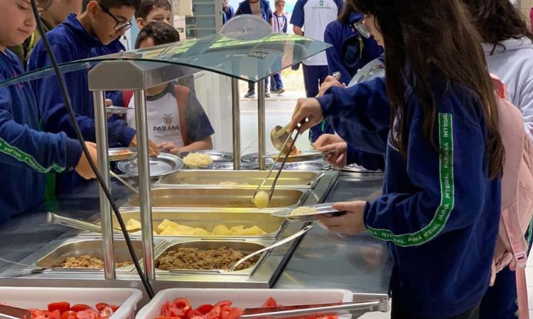 CARDÁPIO AMPLIADO: GOVERNO DO ESTADO REFORÇA ALIMENTAÇÃO ESCOLAR COM PRODUTOS ORGÂNICOS E ADAPTADOS
