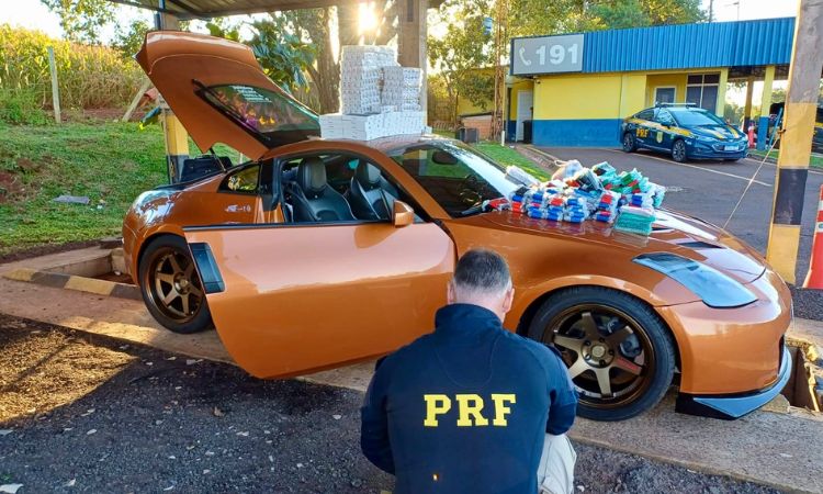 Carro carregado com celulares e medicamentos emagrecedores que seriam trazidos para Cascavel é apreendido
