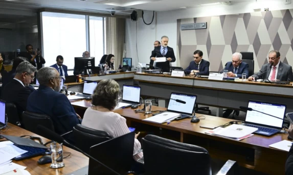 BC informa que teto para rotativo vale a partir desta quarta-feira