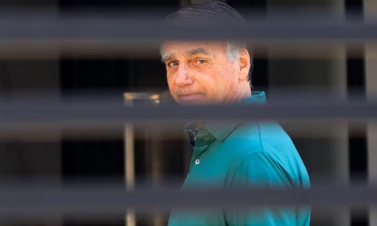 Condenação de Bolsonaro levanta dúvidas sobre prisão, recursos e inelegibilidade