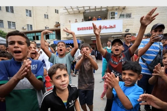 CONFLITO NO ORIENTE MÉDIO: Israel e Gaza Celebram Anúncio de Cessar-Fogo e Acordo de Reféns