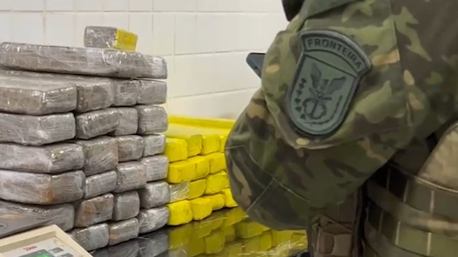 Dois homens são presos com quase 50 quilos de maconha na BR-277