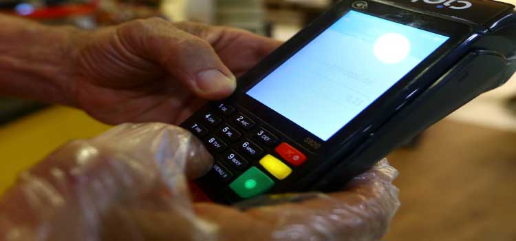 ECONOMIA: BC estabelece limite de cobrança de taxas nas máquinas de cartão.