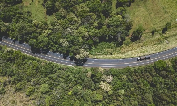 EPR Iguaçu programa trabalhos preventivos em taludes e organiza operações “Pare e Siga” em Laranjeiras do Sul