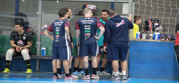 ESPORTES: Em busca da liderança do grupo, Cascavel Futsal visita o Operário Laranjeiras.
