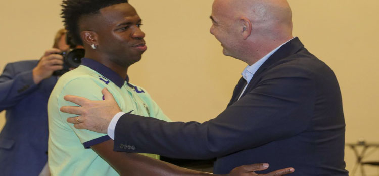 ESPORTES: Vini Jr comandará novo comitê antirracismo da Fifa, afirma Infantino.
