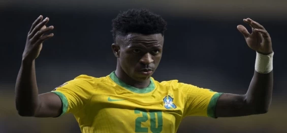 ESPORTES: Vini Jr. fecha goleada de 4 a 1 contra Guiné em jogo contra o racismo.