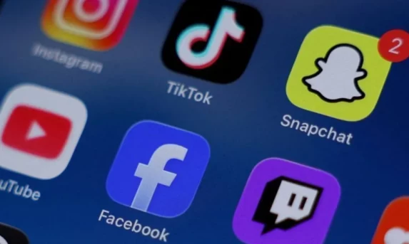 Estudo do NetLab UFRJ e Universidade de Cambridge aponta falta de transparência em redes sociais no Brasil