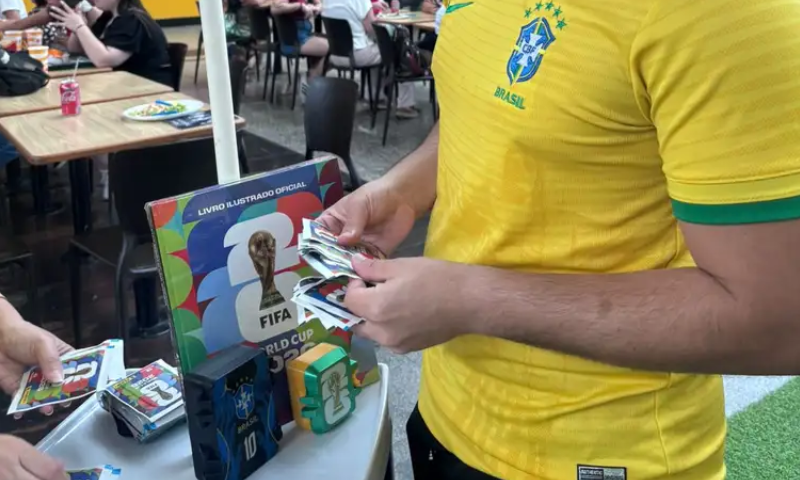 Febre do Mundial: Álbum da Copa de 2026 exige investimento pesado, mas vira 