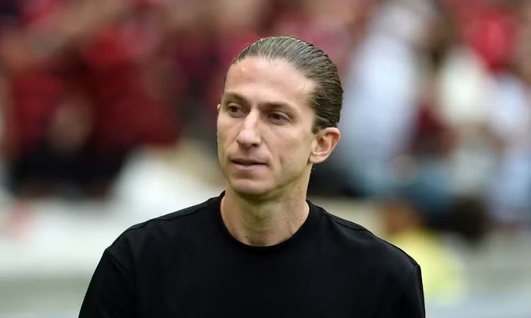 Filipe Luís recusa proposta do Fenerbahçe e segue focado no Flamengo