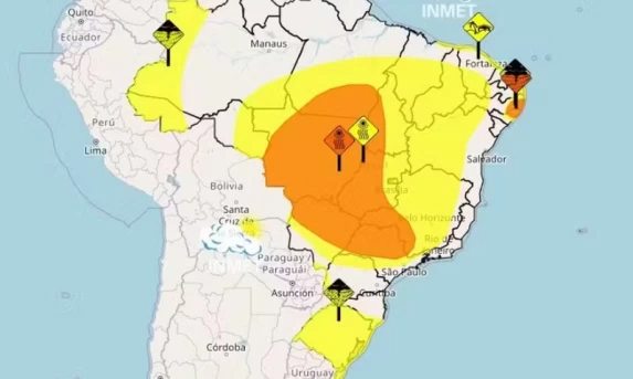 Frente fria e ciclone provocam temporais no Sul; calor e ar seco dominam o Centro-Oeste e Sudeste