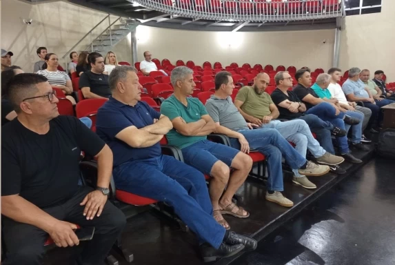 GUARANIAÇU: Guaraniaçu reúne empresários para discutir contratos de comodato e possível nova lei municipal