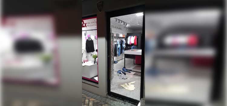 GUARANIAÇU: Jovens arrombam e furtam em loja no centro da cidade.