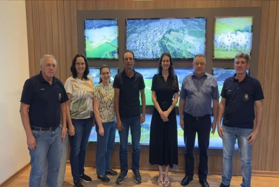 GUARANIAÇU: Prefeito Ronaldo Cazella recebe promotora do Ministério Público em audiência na Prefeitura