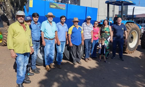 Guaraniaçu: Quatro associações comunitárias recebem novos implementos agrícolas