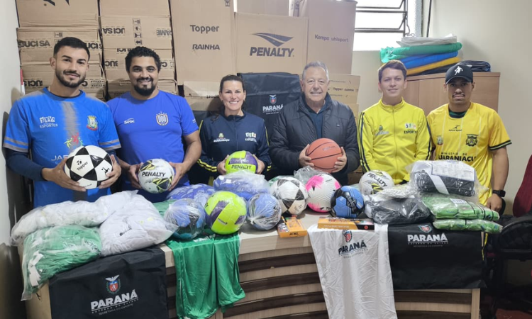 Guaraniaçu recebe kits de materiais esportivos do Governo do Estado para fortalecer projetos esportivos