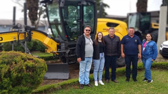 Guaraniaçu recebe nova Motoniveladora pelo programa Paraná Mais Cidades