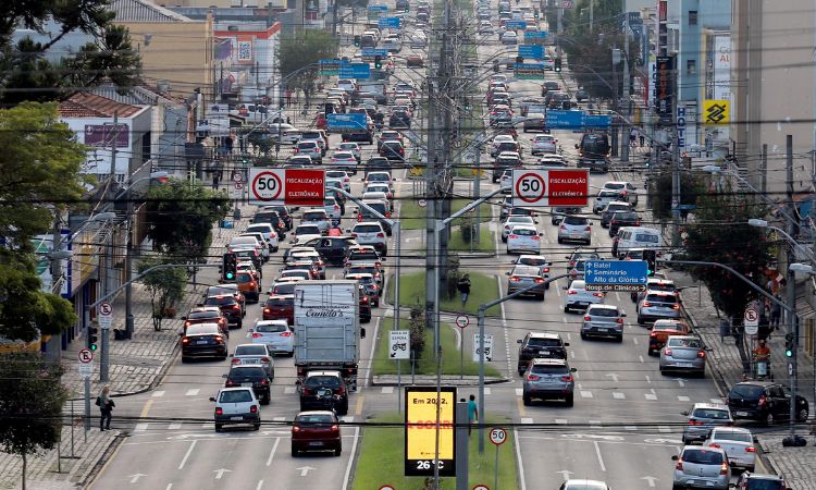 Redução no IPVA derruba inadimplência e injeta recursos nos municípios do Paraná