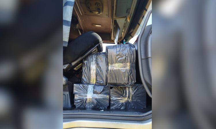 Laranjeiras do Sul: PRF apreende carga de celulares avaliada em R$ 2 milhões escondida em caminhão-cegonha