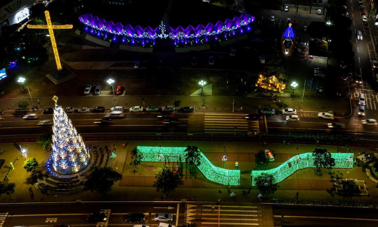 MAGIA DO NATAL: Cascavel Inicia Programação Natalina com Música e Contação de Histórias na Avenida Brasil