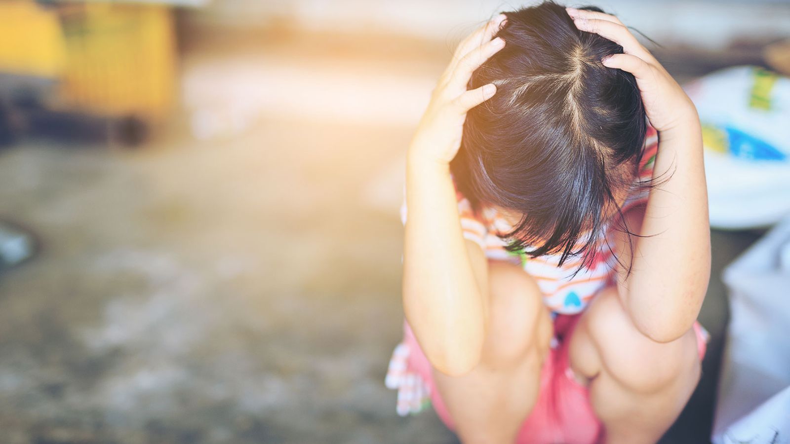 MENINA CAMINHA 7 KM DESCALÇA E DENUNCIA MAUS-TRATOS DA MÃE EM CASCAVEL