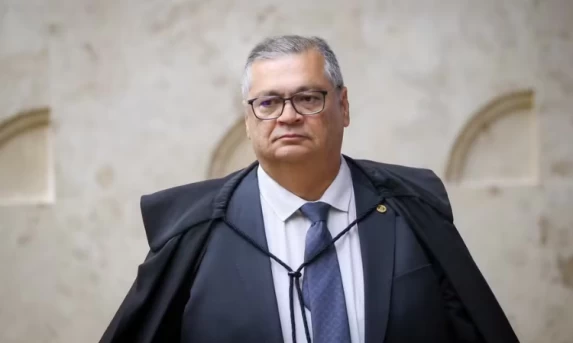 Moralidade Pública: Dino Proíbe Emendas para ONGs Dirigidas por Parentes de Parlamentares