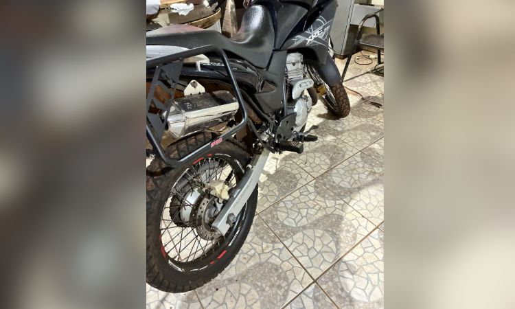 Motocicleta com escapamento adulterado é apreendida pela Polícia Militar no Centro de Guaraniaçu