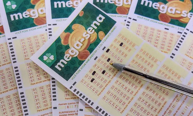 Ninguém acerta as seis dezenas: Mega-Sena acumula e prêmio principal vai a R$ 8 milhões