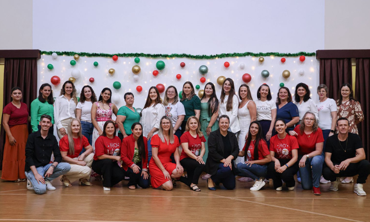 Noite encantadora marca a 1ª Cantata de Natal da Escola Municipal Octávio Simioni