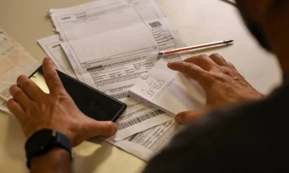 Novo salário mínimo de R$ 1.621 começa a ser pago em todo o Brasil nesta segunda-feira