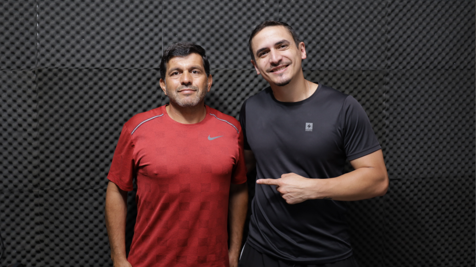 O Cola no Rezenha recebeu uma do Lenda do Futsal e Futebol: Professor Miro!