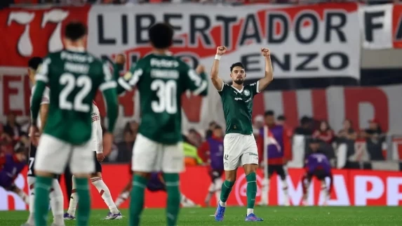 Palmeiras supera River Plate na Argentina e fica perto da semifinal da Libertadores