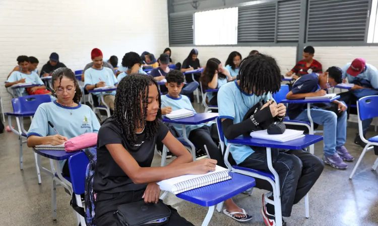 Pé-de-Meia: Pagamento da 8ª Parcela de R$ 200 Começa Nesta Segunda-Feira para Estudantes do Ensino Médio