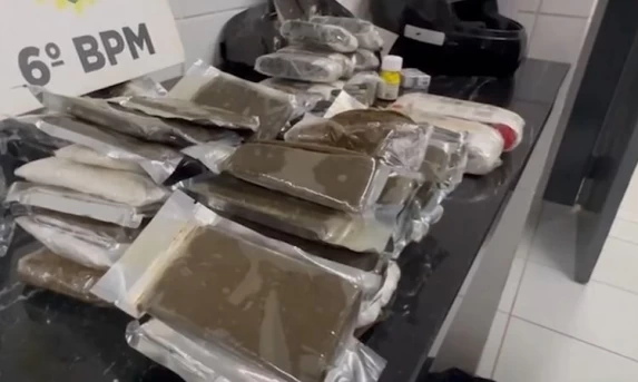 PM apreende 190 kg de drogas e anabolizantes em abordagens simultâneas na BR-277