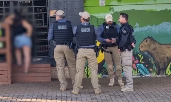 Policial: Gaeco e Denarc realizam operação contra o tráfico de drogas no bairro Parque São Paulo, em Cascavel