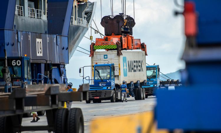 Portos do Paraná batem recorde histórico de movimentação em agosto