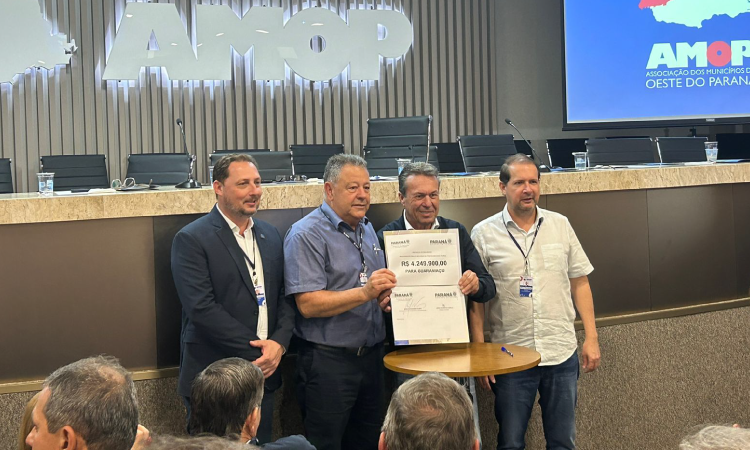 Prefeito Ronaldo Cazella garante novos maquinários para Guaraniaçu em encontro da AMOP