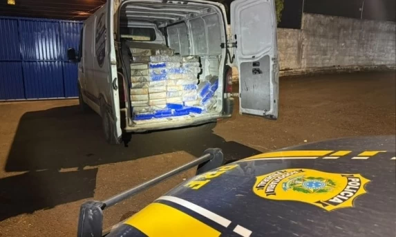 PRF APREENDE 350 QUILOS DE MACONHA ESCONDIDOS EM CARGA DE MÓVEIS EM CASCAVEL