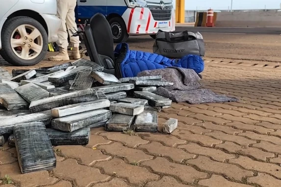 PRF apreende grande quantidade de maconha em carro desmontado em Cascavel