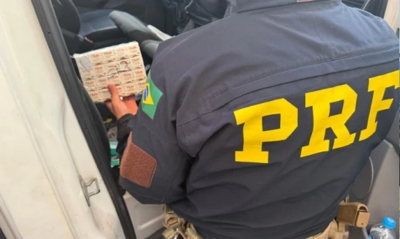 PRF apreende mais de 6 mil ampolas de medicamentos irregulares na BR-277 em Santa Tereza do Oeste