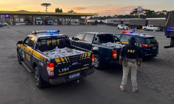PRF apreende quase 900 quilos de maconha escondidos em pneus de carreta na BR-277, em Guarapuava (PR) 