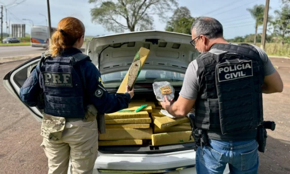 PRF e Polícia Civil apreendem quase 400 quilos de maconha em veículo durante fiscalização na BR-277, em Santa Terezinha de Itaipu (PR)