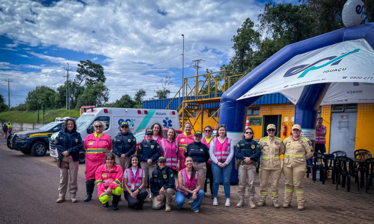 PRF em Cascavel realiza ação de conscientização voltada às mulheres durante o Outubro Rosa
